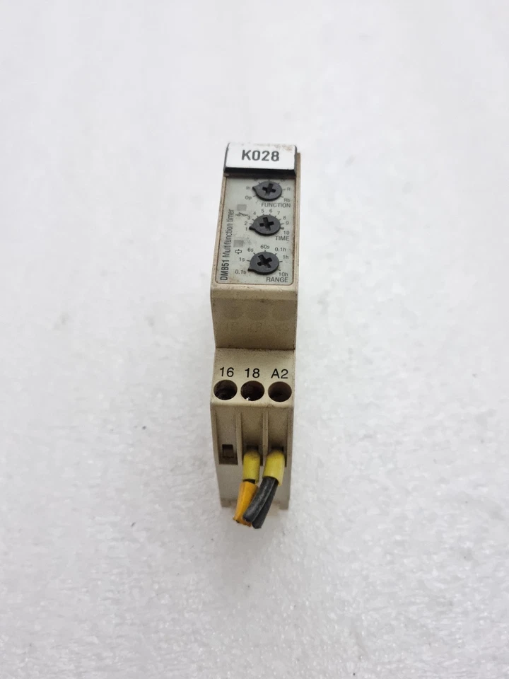 CARLO GAVAZZI DMB51CM24 MULTIFUNCTION TIMER (USED)